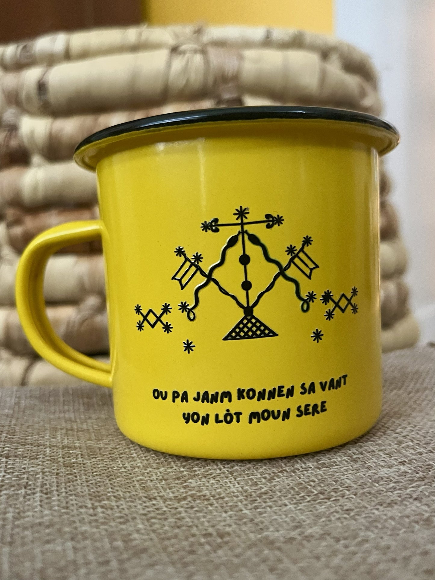Tasse | Ayida Wedo – Ou pa janm konnen sa vant yon lòt moun sere
