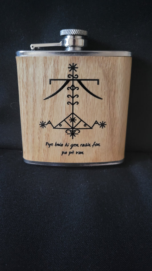 Flasque //  ti-boutèy poch - Ogou Feray <Pye bwa ki gen rasin fon pa pè van>
